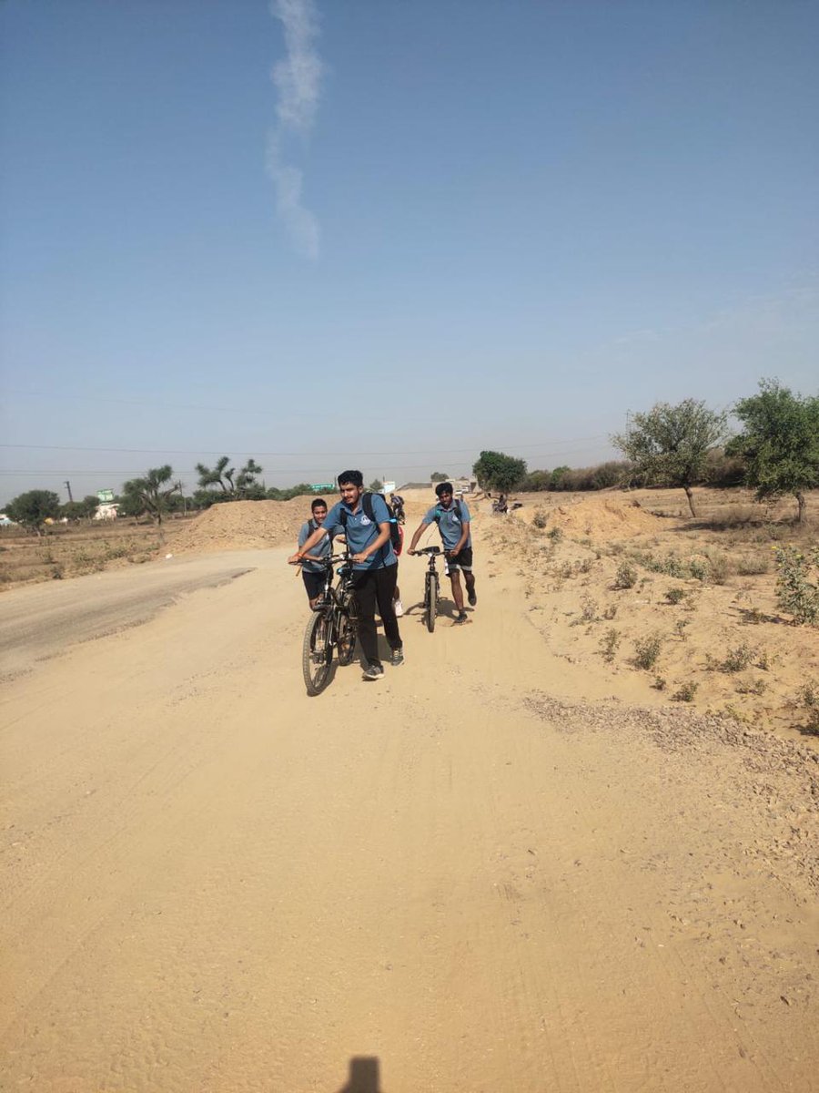 vnbpspilani's tweet image. 🚴‍♂️🌿 Embracing Nature's Beauty: BPS Pilani Boxing Team's Cycling Adventure! 🌳🌟

A group of 18 enthusiastic students from our boxing team embarked on a memorable cycling trip covering 20 kilometers, accompanied by their dedicated coach.
#NatureAdventure #BoxingTeam #CyclingTrip