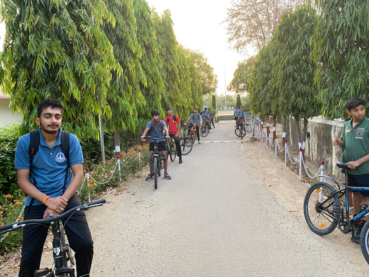 vnbpspilani's tweet image. 🚴‍♂️🌿 Embracing Nature's Beauty: BPS Pilani Boxing Team's Cycling Adventure! 🌳🌟

A group of 18 enthusiastic students from our boxing team embarked on a memorable cycling trip covering 20 kilometers, accompanied by their dedicated coach.
#NatureAdventure #BoxingTeam #CyclingTrip