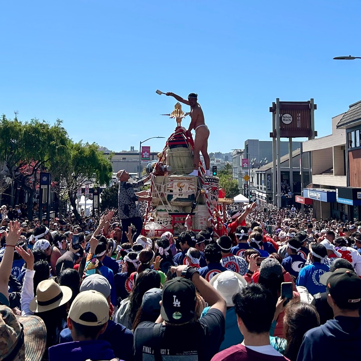 Highlights from the Cherry Blossom Festival Parade in Japantown, San Francisco 🌸

🎥: instagram.com/reel/C6C7y2srX…

#sanfrancisco #japantownsf #cherryblossomfestival