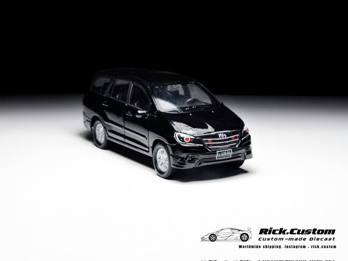 rick_custom tweet picture