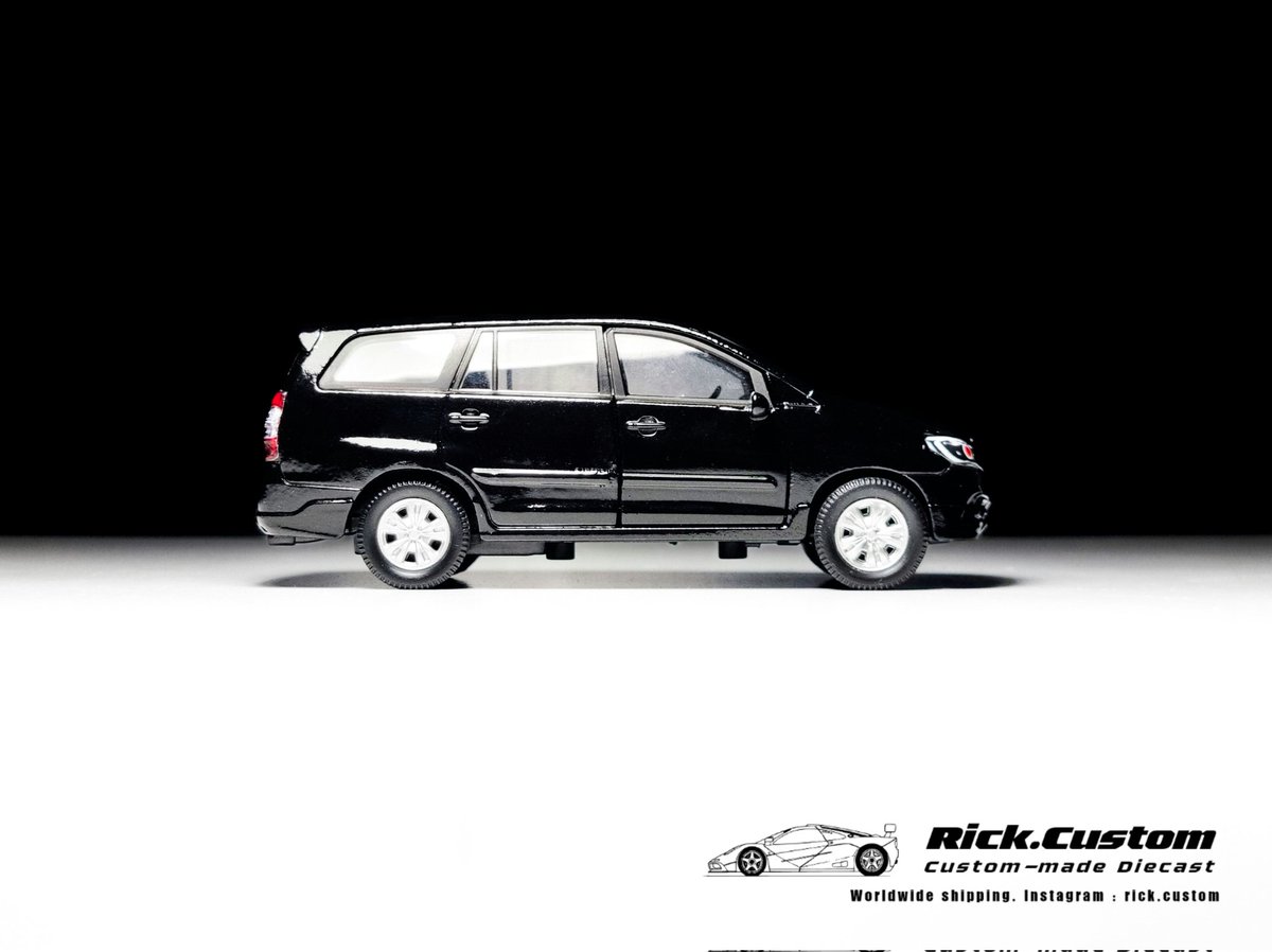 rick_custom tweet picture