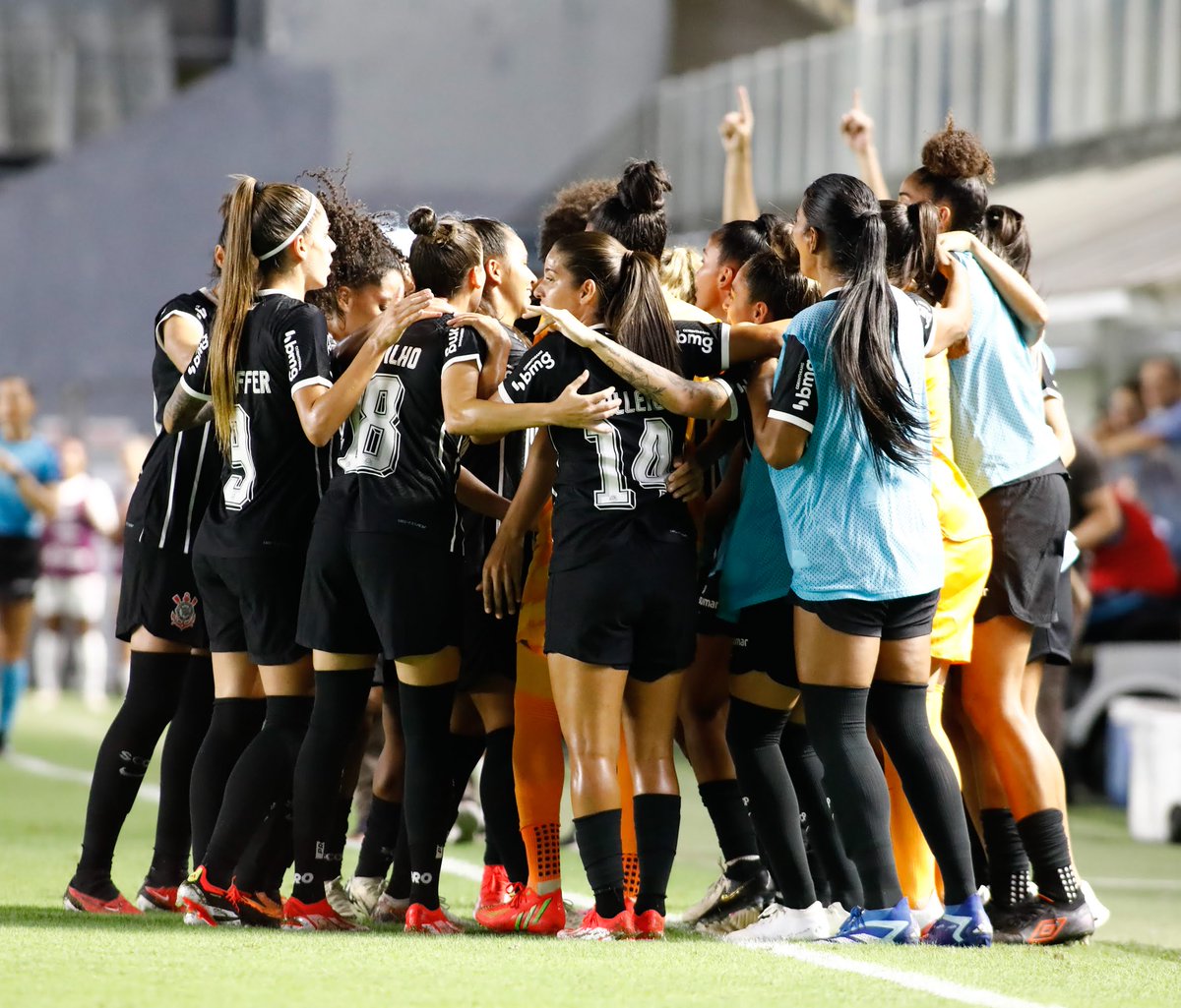 Bom dia, Fiel! Dia das Brabas em campo na @NeoQuimicaArena! Ás 19h, em jogo válido pelo Campeonato Brasileiro, o Timão encara a Ferroviária e nós esperamos vocês nas arquibancadas 😍 Acesse fieltorcedor.com.br e garanta já a sua entrada 💜 📸 - @rodrigogazzanel