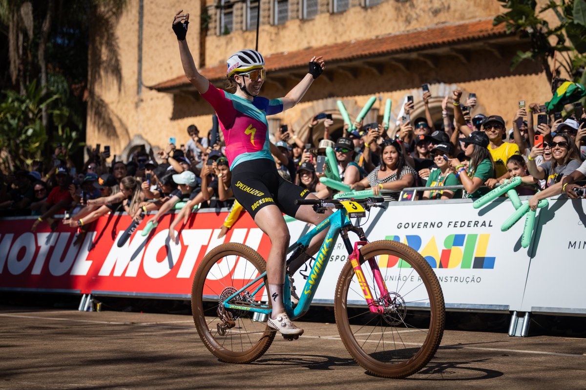 Haley Batten does the double in Araxá Women Elite XCC 🥇 Women Elite XCO 🥇 @MTBworldseries #MTBWorldCup