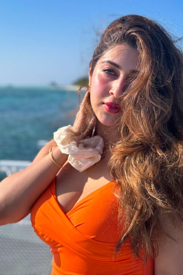 GLvgwVYXoAAdtp0?format=jpg&name=900x900