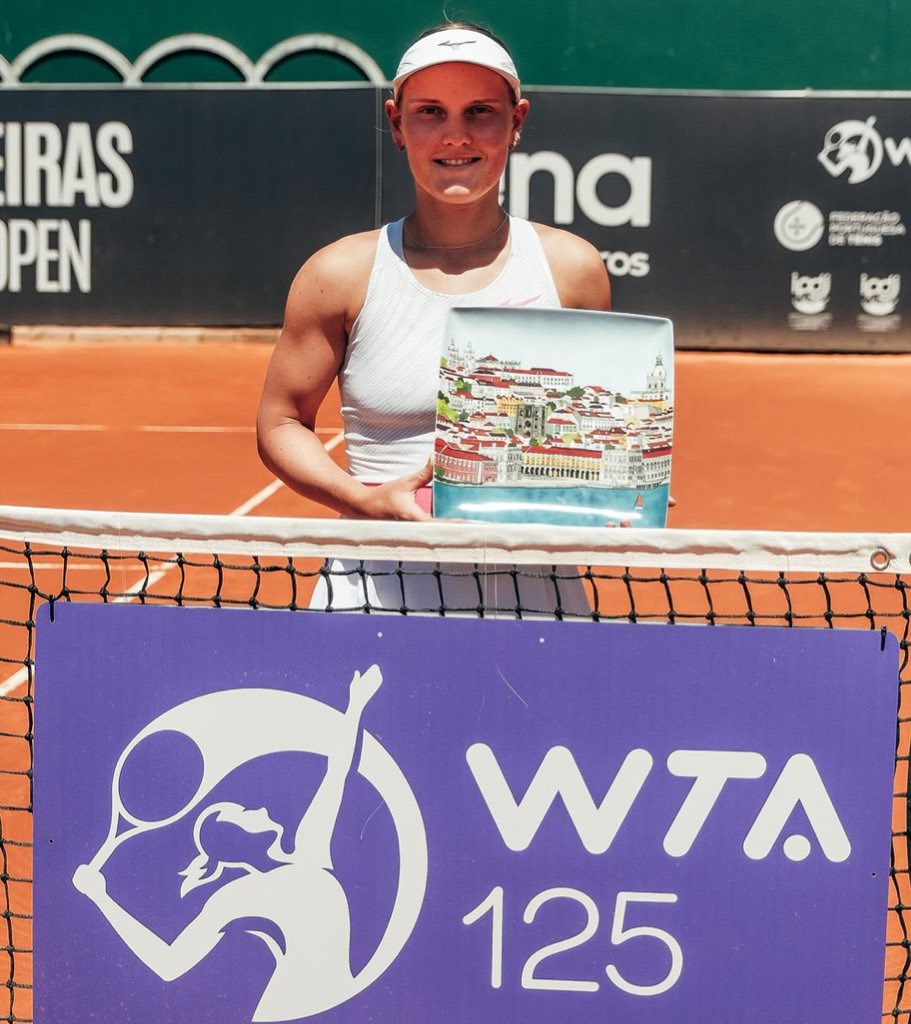 WTA125!
Parabéns a tenista campeã a holandesa Suzan Lamens (🇳🇱) que conquistou o @WTA 125 de Oeiras em Portugal, conquistando o primeiro título de @WTA 125 na carreira 
#WTA #WTA125 #tennis #fptenis #OeirasLadiesOpen #wtatennis #SuzanLamens
