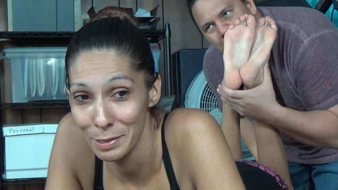 Always had a thing for Naomi Lynn's shapely soles plus the way she would flatten my face!  Her 75 clips: https://t