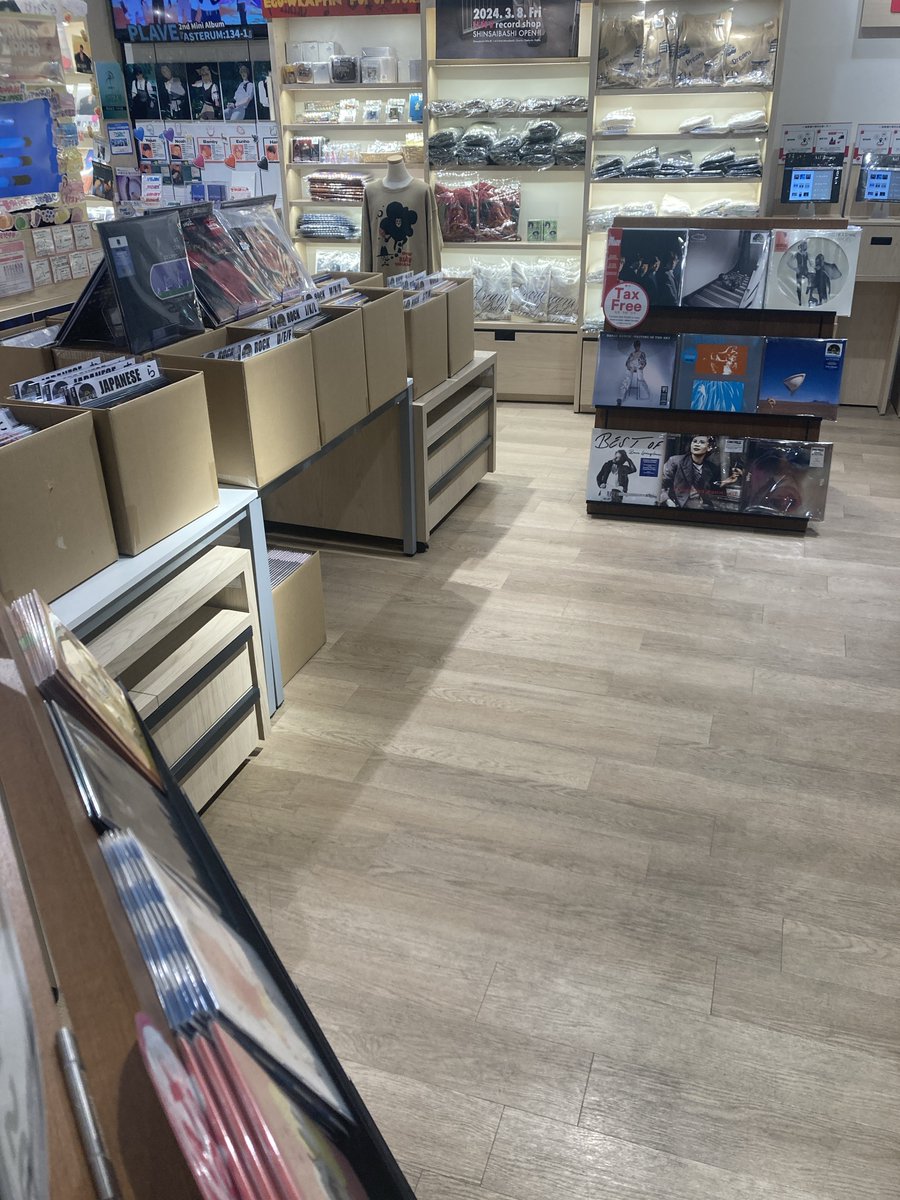 おはようございます✊
本日もオープンしております。
RECORD STORE DAY、沢山のご来店ありがとうございました！
まだ在庫があるものや、補充予定の物もございます。
お問合せはお気軽にどうぞ
📞06-7661-0010
新着も補充済み、
本日も21時まで営業中です！
#Osaka #vinylshop #vinylrecords