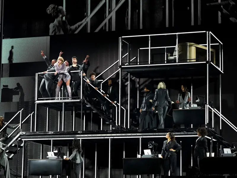 LynetteVeronica's tweet photo. Is it me or was this the tortured poets department and we just didn’t know it? #TaylorSwift #TTPD #taylornation https://t.co/Knxmzuknyv