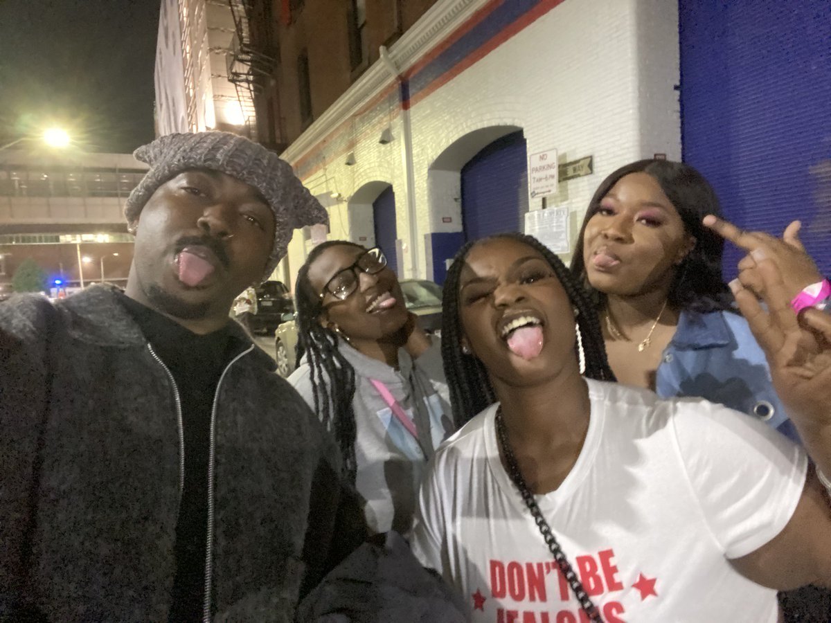 _TeamTerry's tweet photo. @1realrachhh @queenzar__ @413Dae ๐ซถ๐พ๐ค #CityCinderellaComing #BaltimoreShow https://t.co/YBG76fQX85