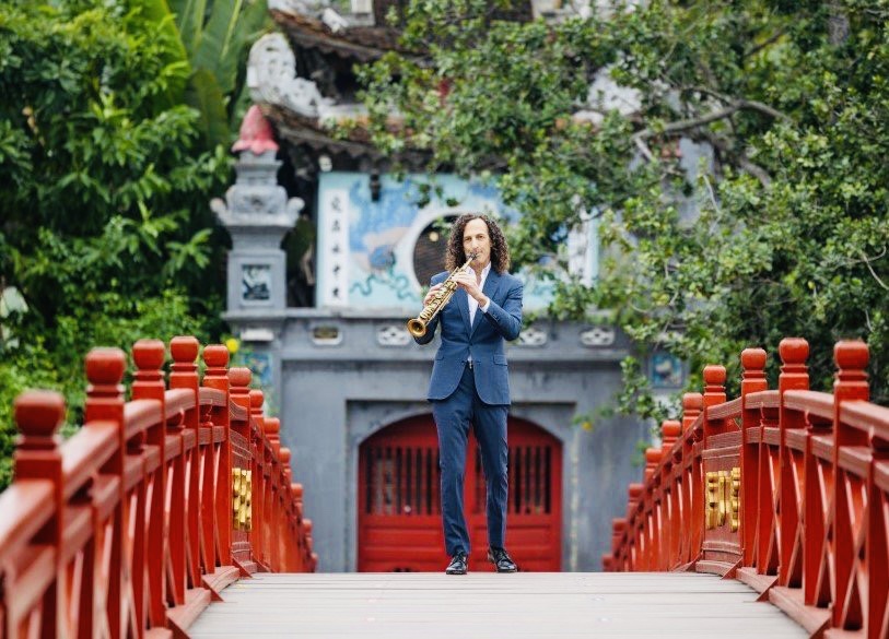 Let's see how stunning Hanoi in MV Going Home in Vietnam of saxophone legend Kenny G. 'Hanoi is an incredible city with so many wonderful people. Thank you for your warm welcome. Love, Kenny G.' hanoitimes.vn/videohanoi-bea…