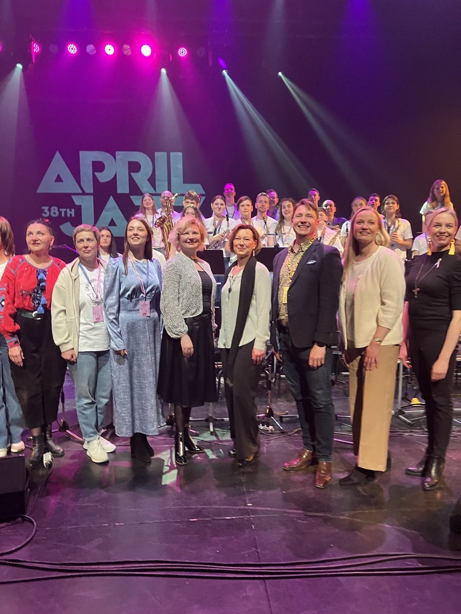 SusannaTommila's tweet photo. Kryvyi Rih Junior Big Band is visiting Espoo and April Jazz Festival. Thank you Ambassador @OlgaDibrova1 for being with us at the concert.
#espoo #kryvyirih #apriljazz #friendship https://t.co/BcUVsoCg6k