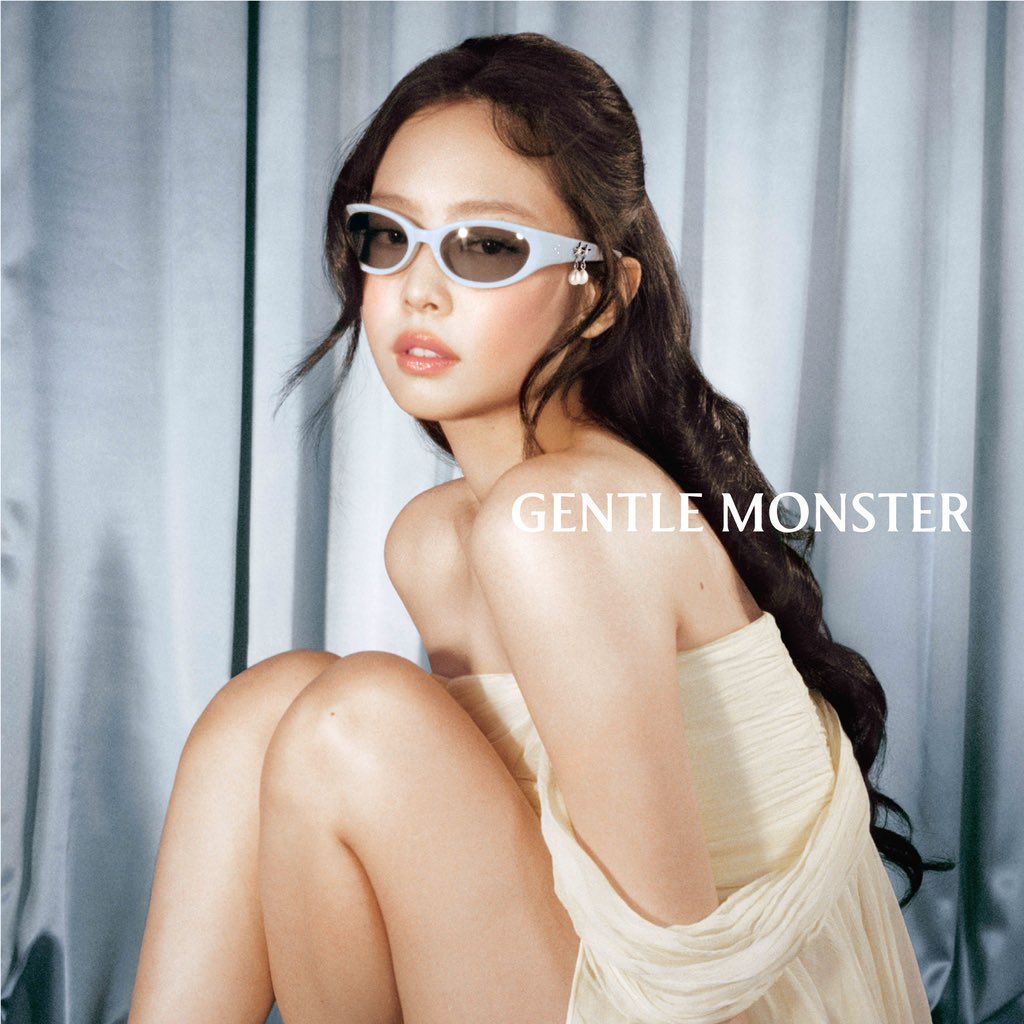 PopBase's tweet photo. BLACKPINK's Jennie looks stunning for Gentle Monster. https://t.co/vTNuW9HrZA