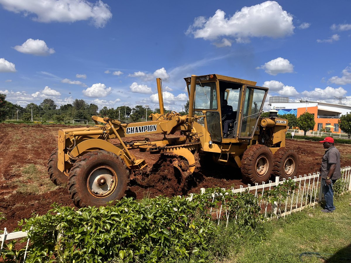 PANAMAXENG's tweet photo. Need grading services? Look no further! Quality work at affordable rates. Wishing you all a blessed week! @dnahinga @engabuto @PrairieBuilders @kevinkamaumucha @Bossyator https://t.co/6otzi5UQZc