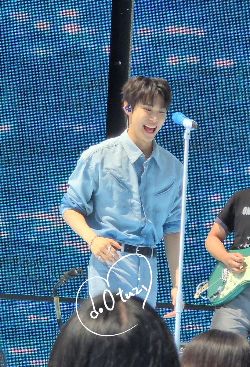 🥹🥹🥹🥹 my singer Kim Doyoung 

#도영 #DOYOUNG #도영의포말