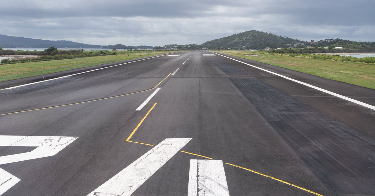 Vol retour vers Mayotte🇾🇹, certainement le dernier avant longtemps. Approche piste 16, #A330neo, comme toujours ça freine fort ! #avgeek #aviation