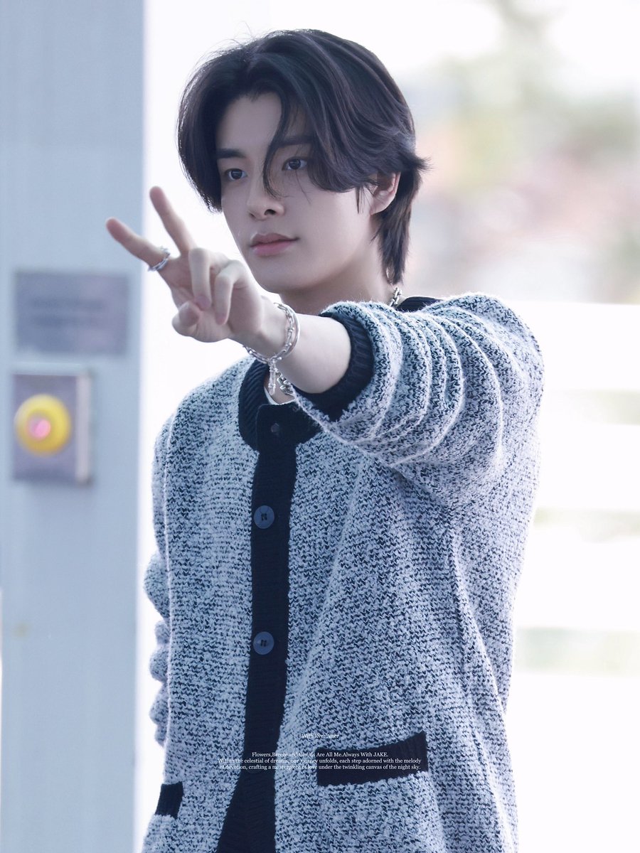 240422 ICN

건강 잘 챙기고 밥도 잘 먹고🫳🏻🦮

#제이크 #심재윤 #JAKE
  #ジェイク 
#ENHYPEN
 #엔하이픈_제이크 
#ENHYPEN_JAKE