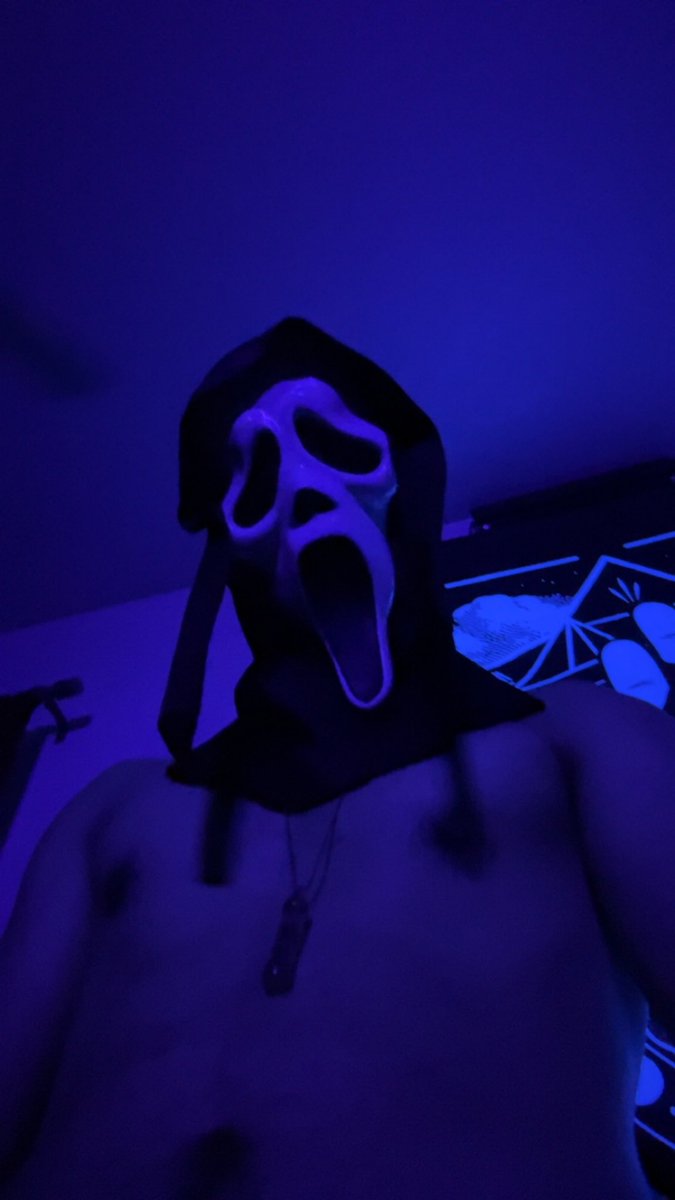 GruesomeGaming_'s tweet photo. What’s your favorite scary movie? 🔪 https://t.co/C9W9lQ1NBa