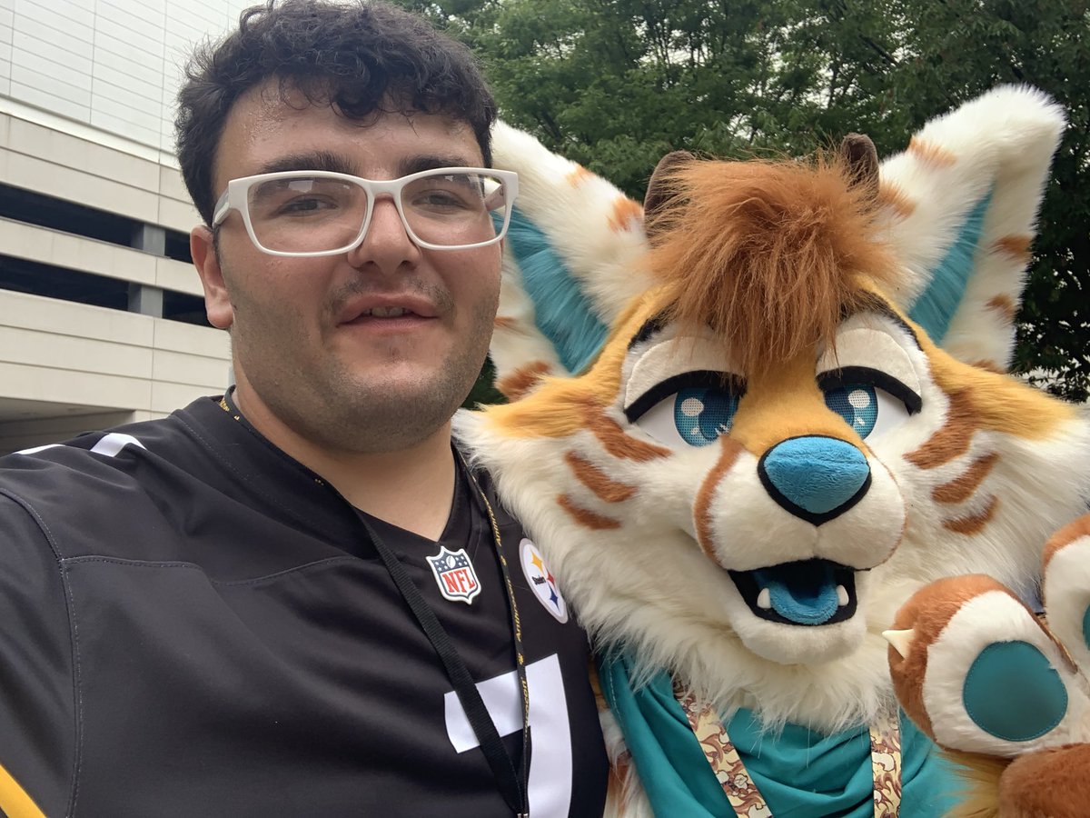 Got two of the cutest pictures of me and my pal @ThaneFennec from both AC2022 and AC2023