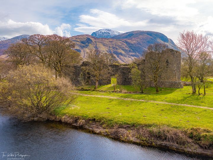 Change of season at #OldInverlochyCastle.
Great 📸: @TheKiltedPhoto
#Inverlochy #Highlands #Scotland #VisitScotland #Castle #ScottishCastle #ScottishBanner #LoveScotland #BestWeeCountry #ScottishHighlands #ScotlandIsCalling