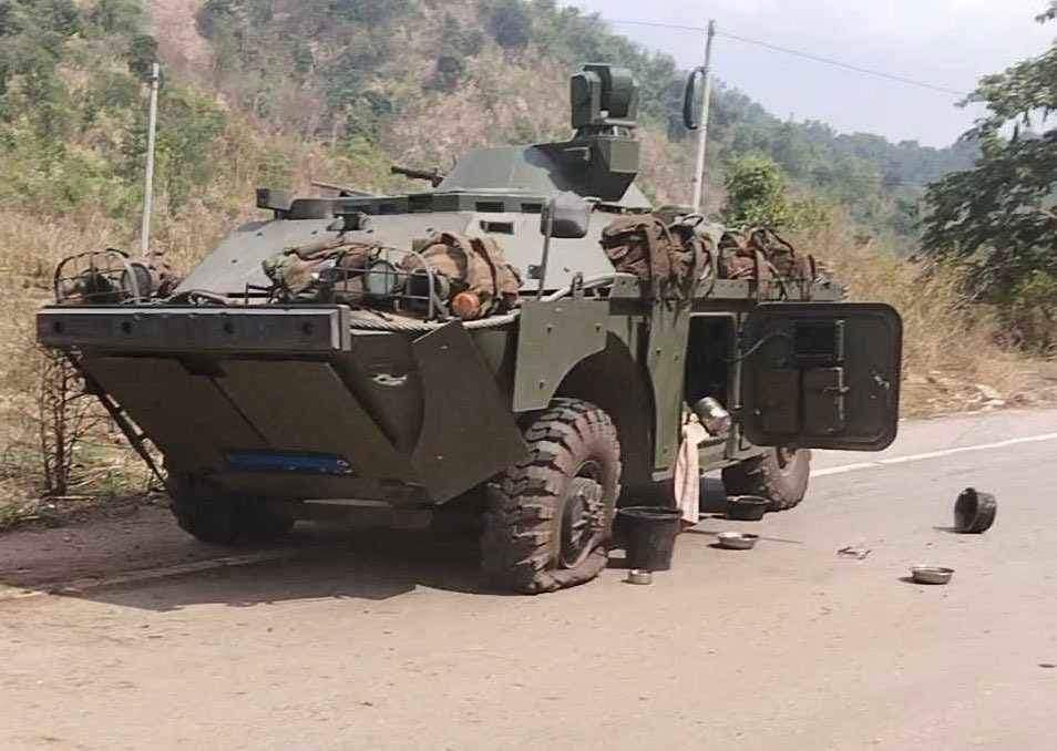 IrrawaddyNews's tweet photo. Resistance group Cobra Column said it intercepted a junta military column in the Dawna mountain range on Sunday, damaging a vehicle and seizing ammunition. The junta troops were heading to Myawaddy, which was seized by Karen resistance forces this month. #WhatsHappeningInMyanmar https://t.co/135PKY2GRp