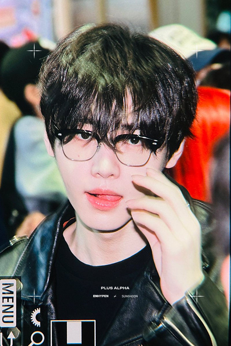 viraltakes's tweet photo. Sunghoon of ENHYPEN photographed at an airport today. https://t.co/sV50S7VeXA