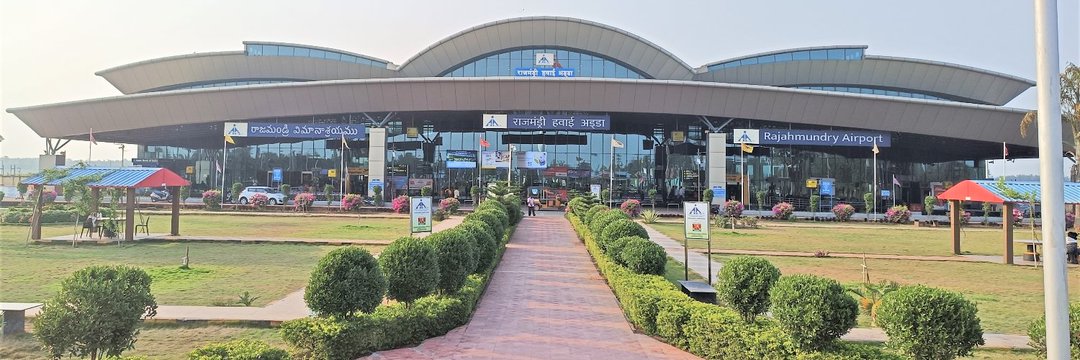 Flights operated on 21.04.2024 @aairjyairport Passengers(ప్రయాణికులు) Arrival(ఆగమనము)-584 Departure(నిర్గమనము)–602 Flights(విమానములు) Arrival(ఆగమనము)-10 Departure(నిర్గమనము)–10 Sectors:Hyderabad,Chennai, Bengaluru @AAI_Official @AAIRHQSR @IndiGo6E @MoCA_GoIP