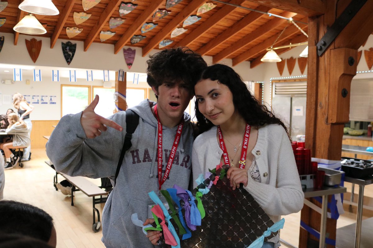 Blake and Izzy tweet media