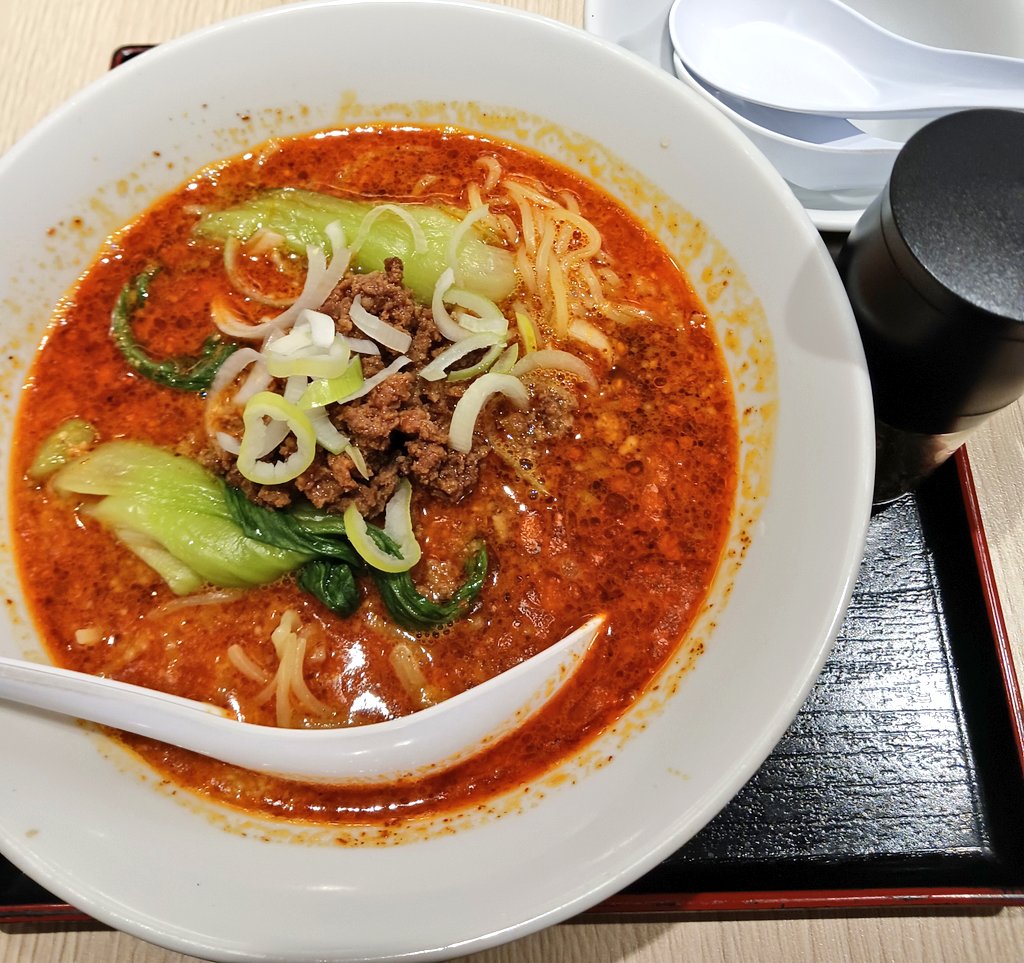 栄華光🍜担々麺 ピリ辛で美味しい担々麺😋 山椒たっぷり入れていただきました💕