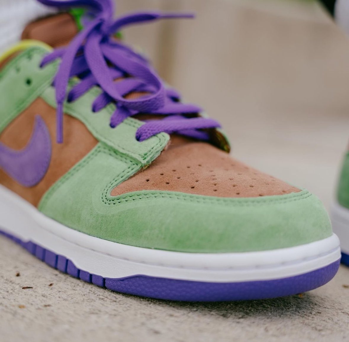 To complete the rerelease of the “Ugly Duckling” pack, with a suede upper, and colored in green, purple, and veneer, the Nike Dunk Low “Veneer” are set to release Thursday, April 25th, and will be available via in store raffle. Head to our Lawrenceville and Decatur locations to…