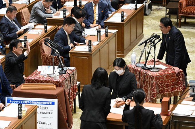 毎回のように国会で堂々と記録はないと話す無責任男の岸田文雄 電話で会話が成立したのかもわからないし、そもそも本当に電話したのかさえも不明 国民を馬鹿にするのもいい加減にして欲しい！ 岸田内閣をつぶして政権交代！ 裏金問題、森喜朗氏の聴取内容「記録はない」岸田首相が説明（毎日新聞）