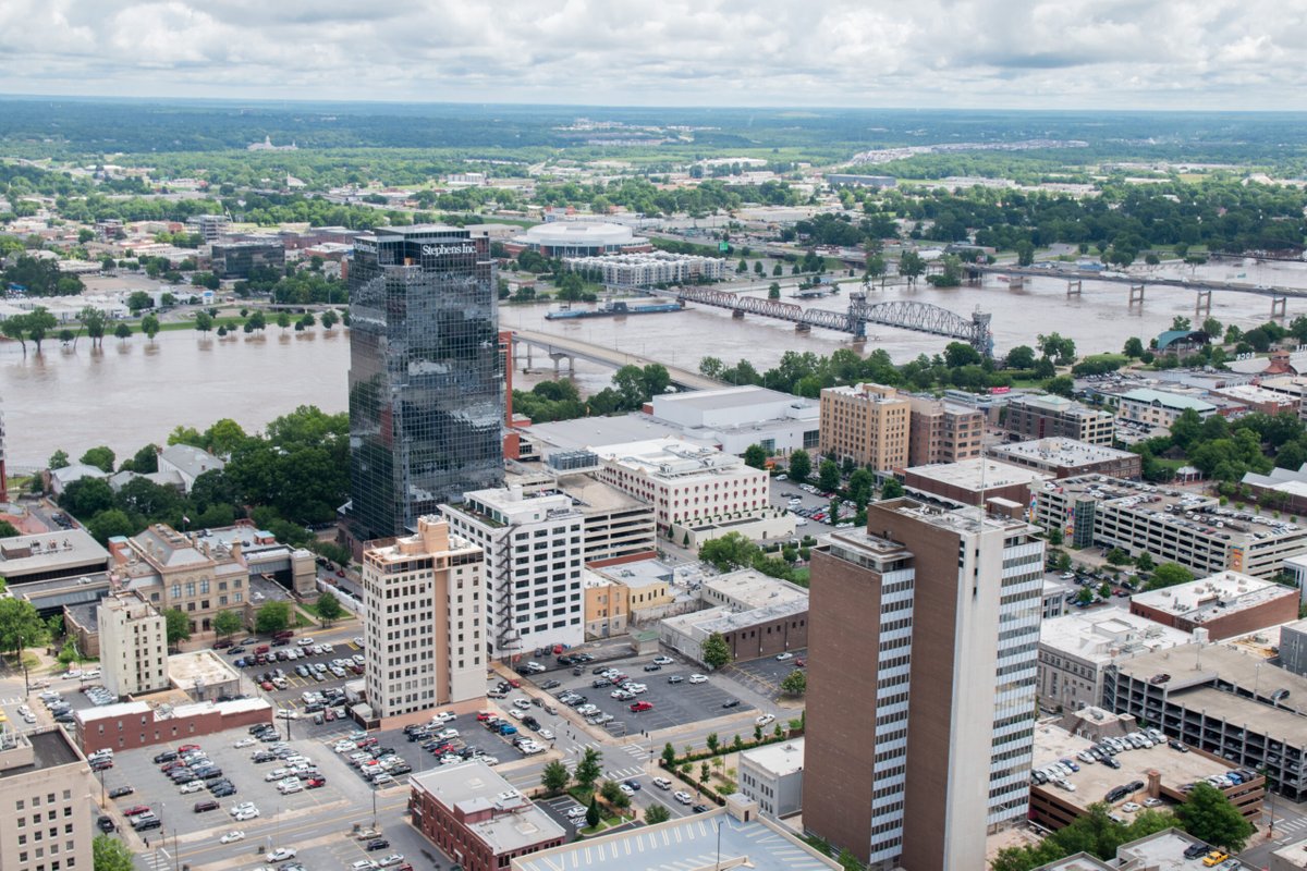 ArkBusiness's tweet photo. Real Estate Price Spike Bypassed Little Rock Condos https://t.co/qugK2Qretq https://t.co/8ontlx4STa