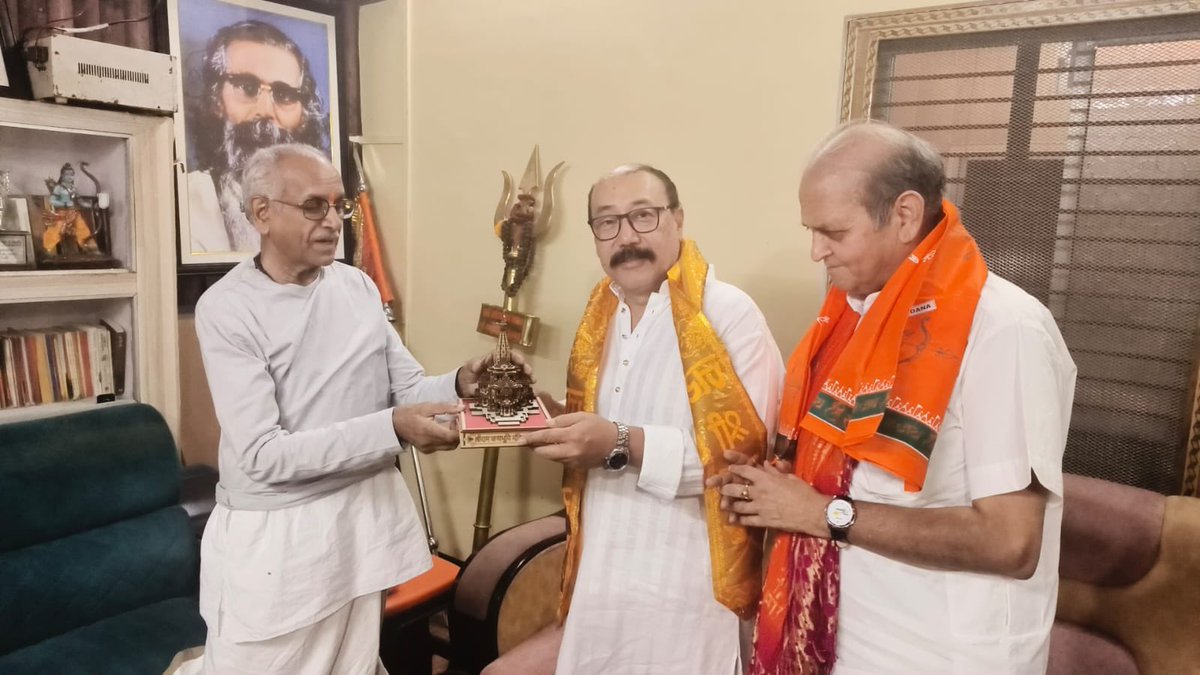 A lifetime’s experience to visit the #AyodhyaRamMandir and offer prayers. Our friend @PremBhandariNYC ji offered 500 kgs of ladoos to mark each of the 500 years that #BhagwanRam was away from his home until the #PranPratisthan ! Jai Sri Ram 🙏