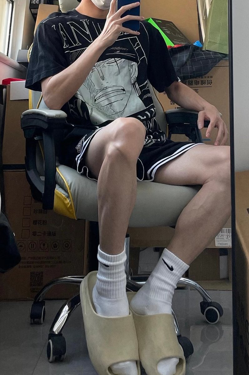 踩死你这只贱狗，老子狠狠踩你骚逼里