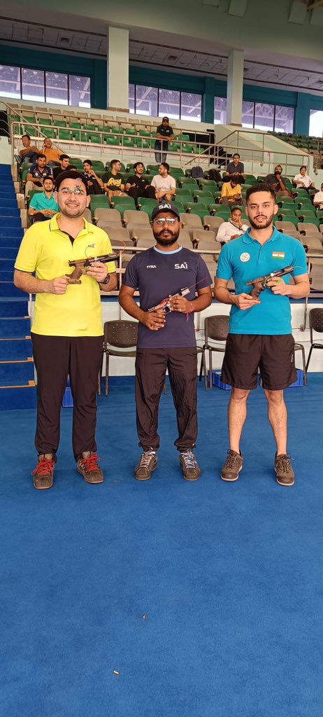 OST T2 Update: Bhavesh Shekhawat (centre) takes max podium points in the men’s 25M rapid-fire pistol 🔫 OST T2, with 34-hits in the final. Anish (left) 2nd with 29, V. Sidhu (right) 3rd with 22. #OlympicSelectionTrials #IndianShooting #DrKarniSinghShootingRange #Road2Paris