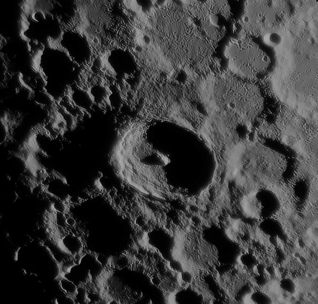 Located in the southern highlands, this is Tycho (86 km).