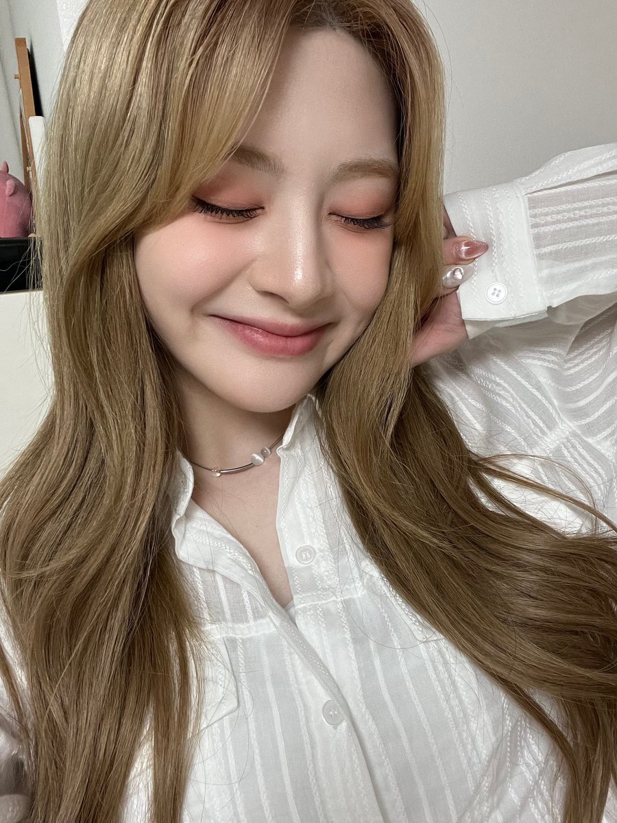 ˚ ꒰🤍⟡˖ Giving you my cutest photo ever, woopYEAY! 𖦹 ׂ 𓈒 🪞 Greetings from heaven on your timeline. I had an amazing time creating it and this charming photo is so amazing ★ ⌒ Hope you enjoy today as much as I do! ᘏ ᘏ