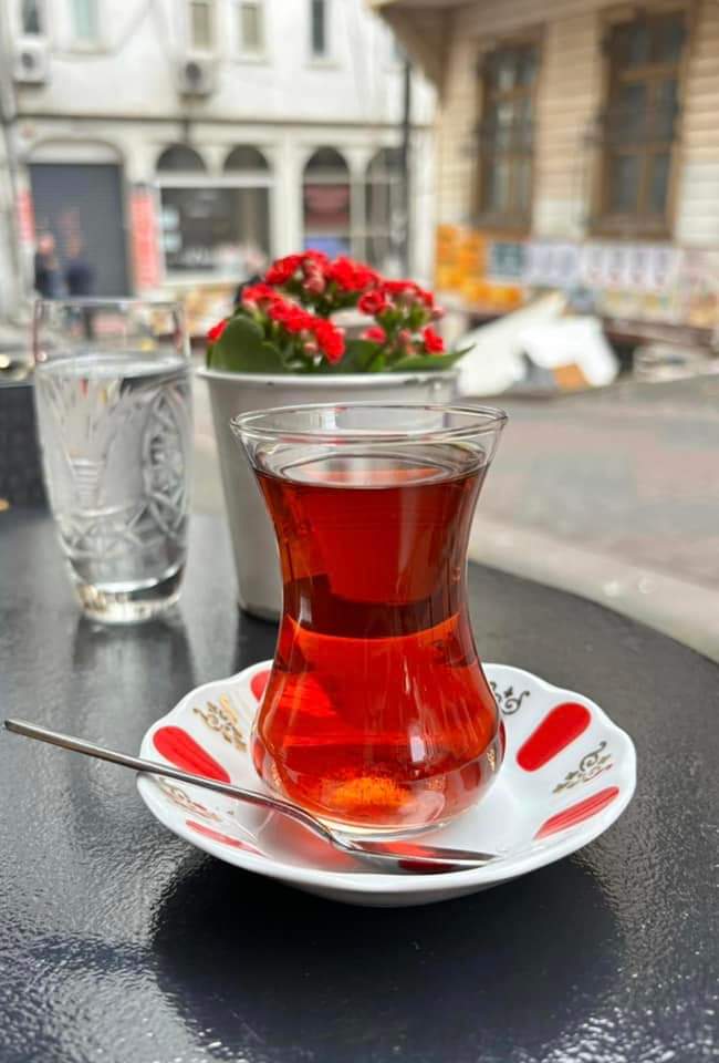 #günaydın #pazartesi #İnsan #dünya #yaşamak Başkaları istediği için renklerinizden vazgeçmeyin, Belki de onlar renk körüdür…❗❗ ☕🕊🤍 Ahh, biraz kaygısızlık , beni dünyanın en mutlu insanı yapabilirdi...☕🕊🌱📜✒🤍 Günaydınnn umuda...☕☕ İyi haftalar...☕