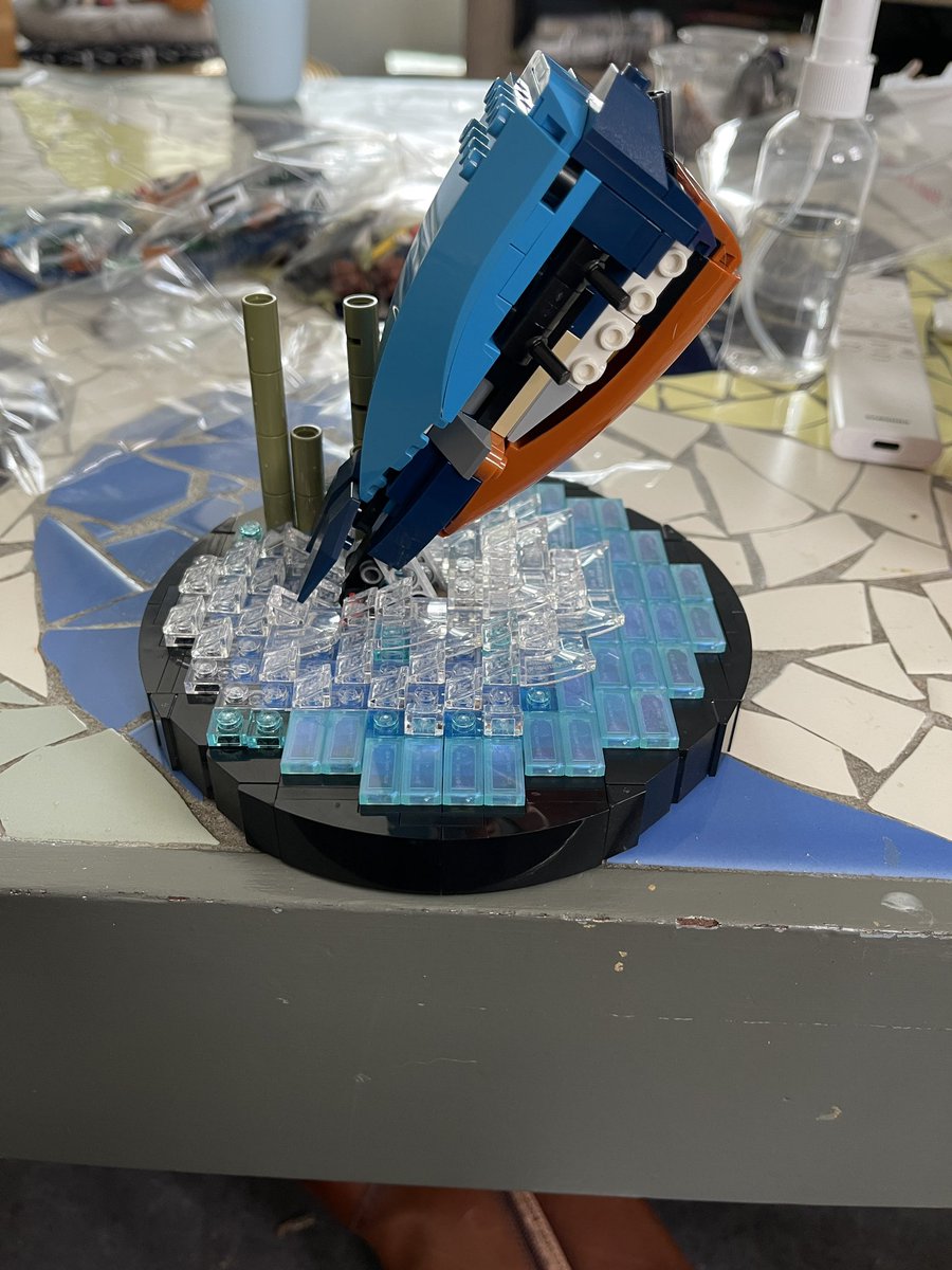 michaelsijbom's tweet image. De IJsvogel is een prachtige vogel. Symbool voor de Dinkel en #Losser. Gisteren van LEGO gemaakt. Erg leuk om te doen met een schitterend resultaat.