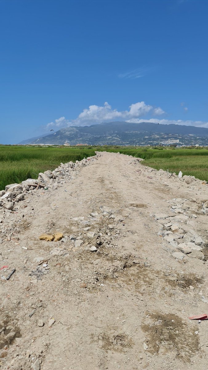 mericaktar's tweet photo. #Hatay Samandağ'daki Milleyha Sulak Alanı, doğa düşmanları tarafından, moloz dökülerek yok ediliyor ve buna ses çıkaran hiçbir yetkili yok maalesef. Gözlerimizin önünde  Türkiye'nin en değerli sulak alanlarından biri yok ediliyor. 
@HatayValiligi @csbgovtr @HatayBSB @tcbestepe https://t.co/rnyQj5jUiO