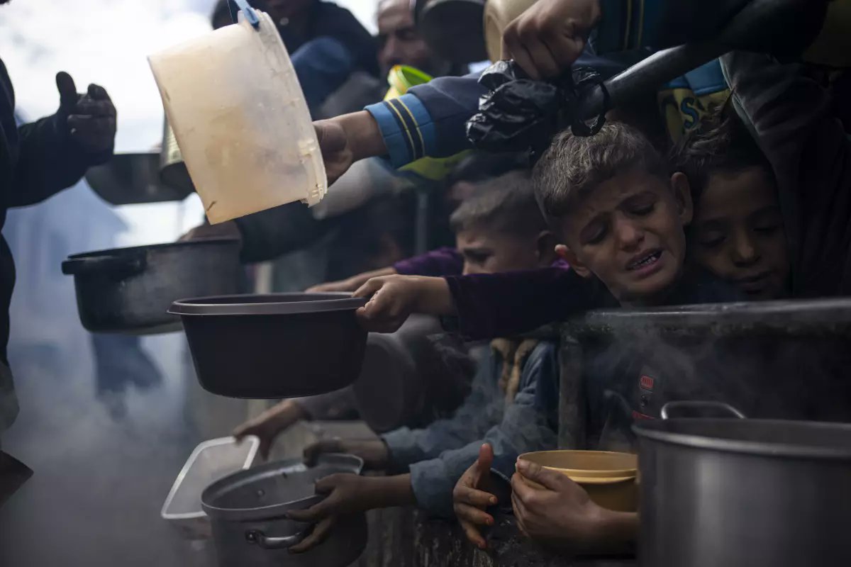 draliyoussef's tweet photo. USA &amp; Israeli bombs have killed children in Gaza. Now, they are dying of hunger  &amp; approved a $26 billion aid package to complete the genocide.
القنابل الامريكية و الإسرائيلية قتلت الأطفال في غزة و الآن يموتون من الجوع
و  تمنح 26 مليار دولار لاستكمال الإبادة الجماعية. https://t.co/AZB47loSHH