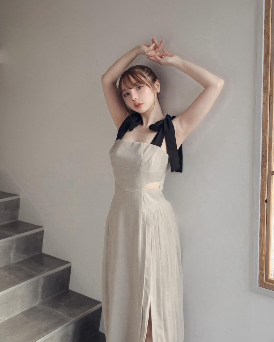 Ann ribbon pleats dress color beige/black ¥13200-tax in リバイバル
