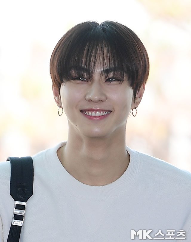 enhypenupdates's tweet photo. [AIRPORT] 240422

JUNGWON at Incheon Airport on their way to the U.S. | Press Photo (1)

@ENHYPEN_members @ENHYPEN #ENHYPEN #엔하이픈 #JUNGWON #정원 https://t.co/VaqPc55XSI