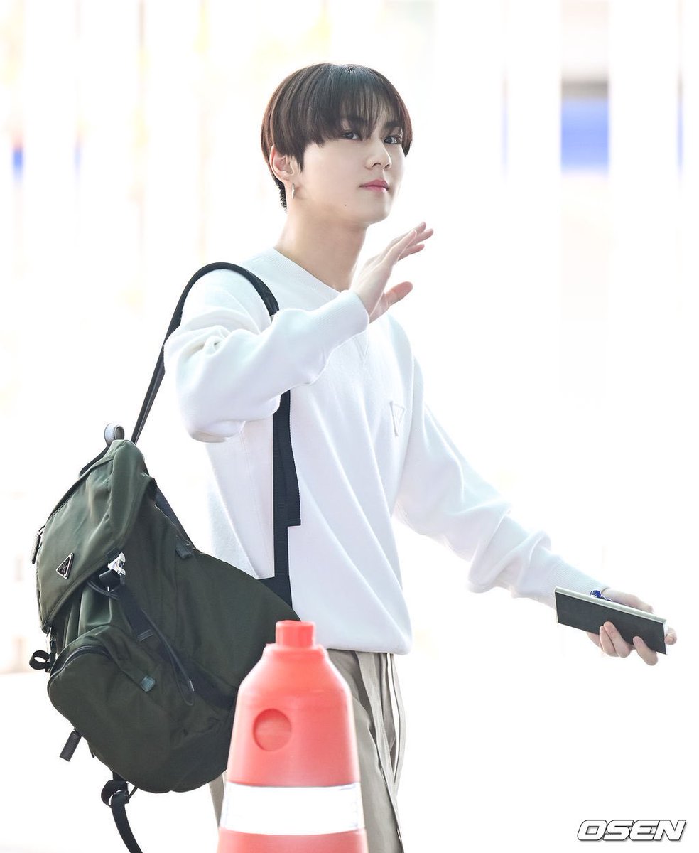 enhypenupdates's tweet photo. [AIRPORT] 240422

JUNGWON at Incheon Airport on their way to the U.S. | Press Photo (1)

@ENHYPEN_members @ENHYPEN #ENHYPEN #엔하이픈 #JUNGWON #정원 https://t.co/VaqPc55XSI