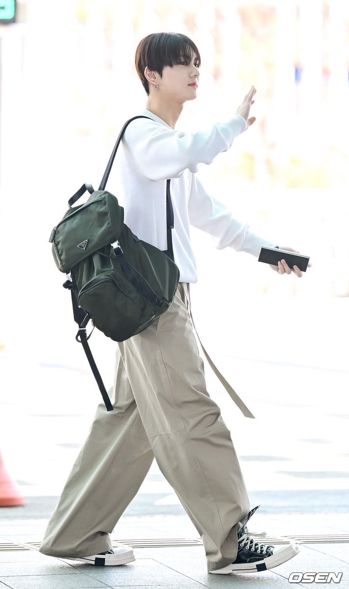 [AIRPORT] 240422

JUNGWON at Incheon Airport on their way to the U.S. | Press Photo (1)

<a href="/ENHYPEN_members/">ENHYPEN</a> <a href="/ENHYPEN/">ENHYPEN OFFICIAL</a> #ENHYPEN #엔하이픈 #JUNGWON #정원