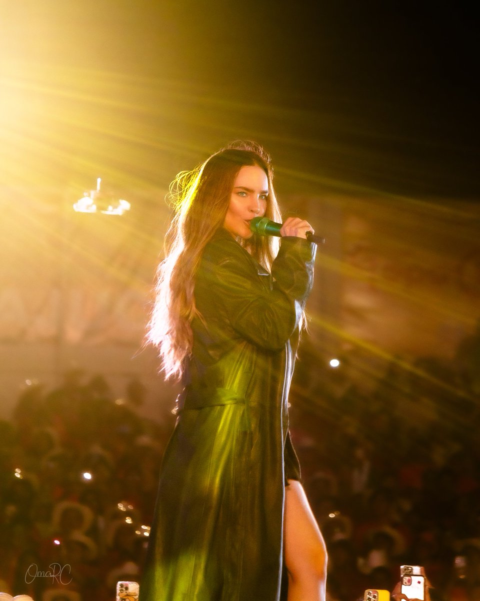 omarxrc's tweet photo. Un poco de lo que se vivió en el concierto de @belindapop anoche en la #ImposiciónDeBandas de la #FeriaTabasco 🔥 Photos by me 📸 #Belinda #Beli #Belifans #Belik #BelindaPop https://t.co/hhuDs0nS00