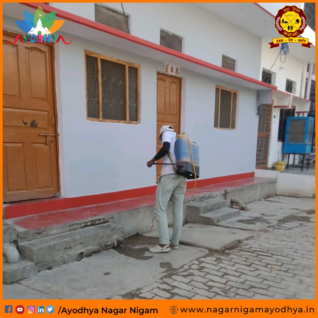 AyodhyaNgrNigam's tweet photo. अयोध्या नगर निगम द्वारा चलाये जा रहे संचारी रोग नियंत्रण अभियान के अंतर्गत अयोध्या के विभिन्न क्षेत्रों में डेंगू एवं संचारी रोग से नियंत्रण हेतु एंटी लार्वा का छिड़काव किया जा रहा है।
.
.
.
#antilarwa #cleanayodhya
@UPGovt @SwachhBharatGov @SwachSurvekshan https://t.co/mdIPG1lKEI