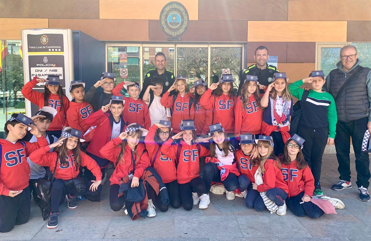 EduMSCastelldef's tweet photo. Anem a la policia en bus! Escola Sant Ferran
https://t.co/3VFr9CDgU8 https://t.co/4B6mT2YpwM