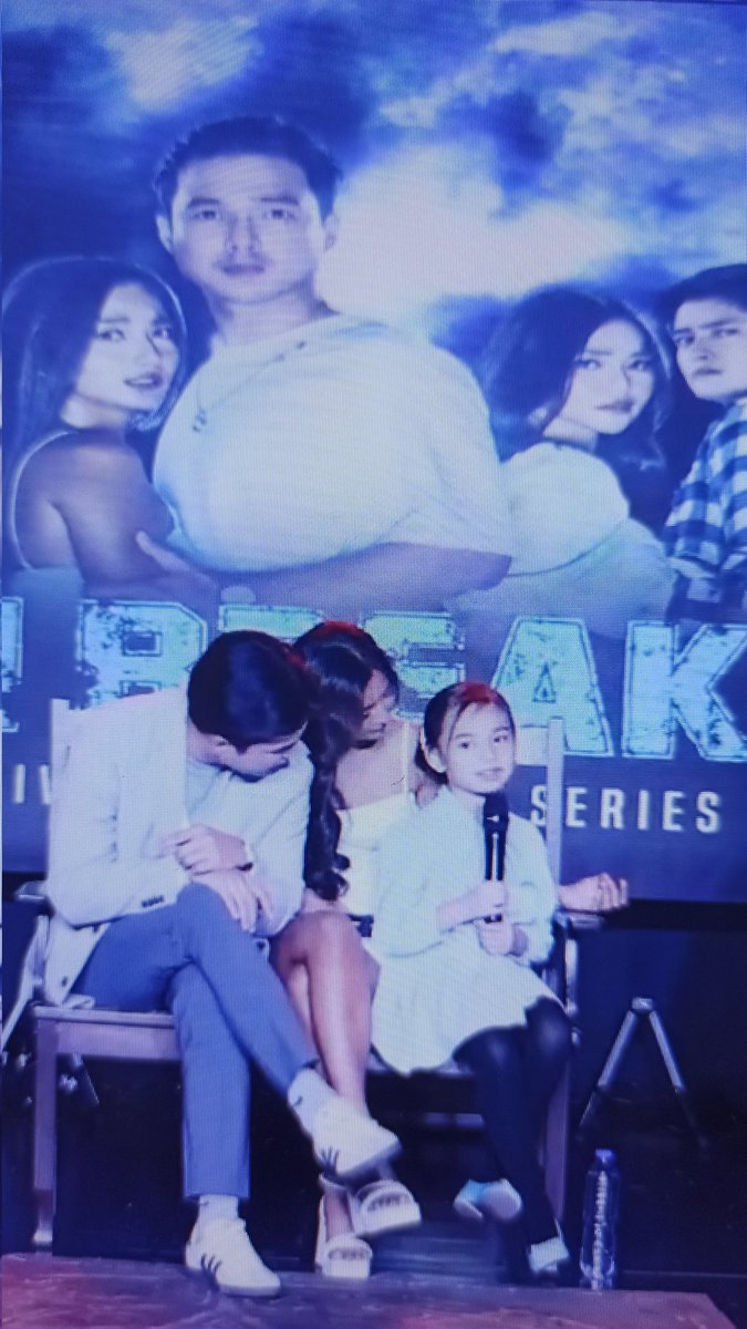 I'm so soft for them. 
My Juarez fam 🤎🫰🫶

#KrisshRome
#KrisshaViaje
#SemBreak | #SemBreakMediaCon
#MayKasamaKaDito | #VivaOne
#BidaKaDito | #StudioViva