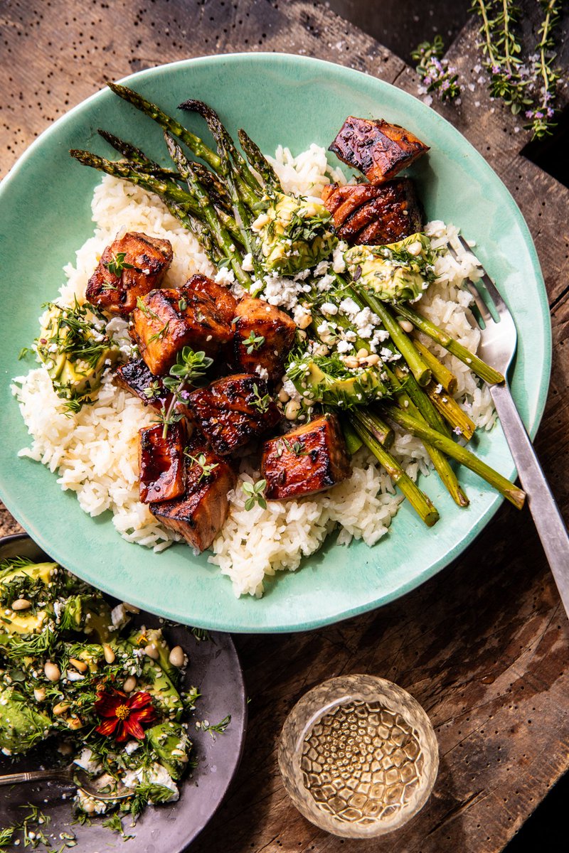 New! Spicy Honey Balsamic Salmon Bowls. SIMPLE, but DELISH. Even pretty good for you too! halfbakedharvest.com/honey-balsamic…