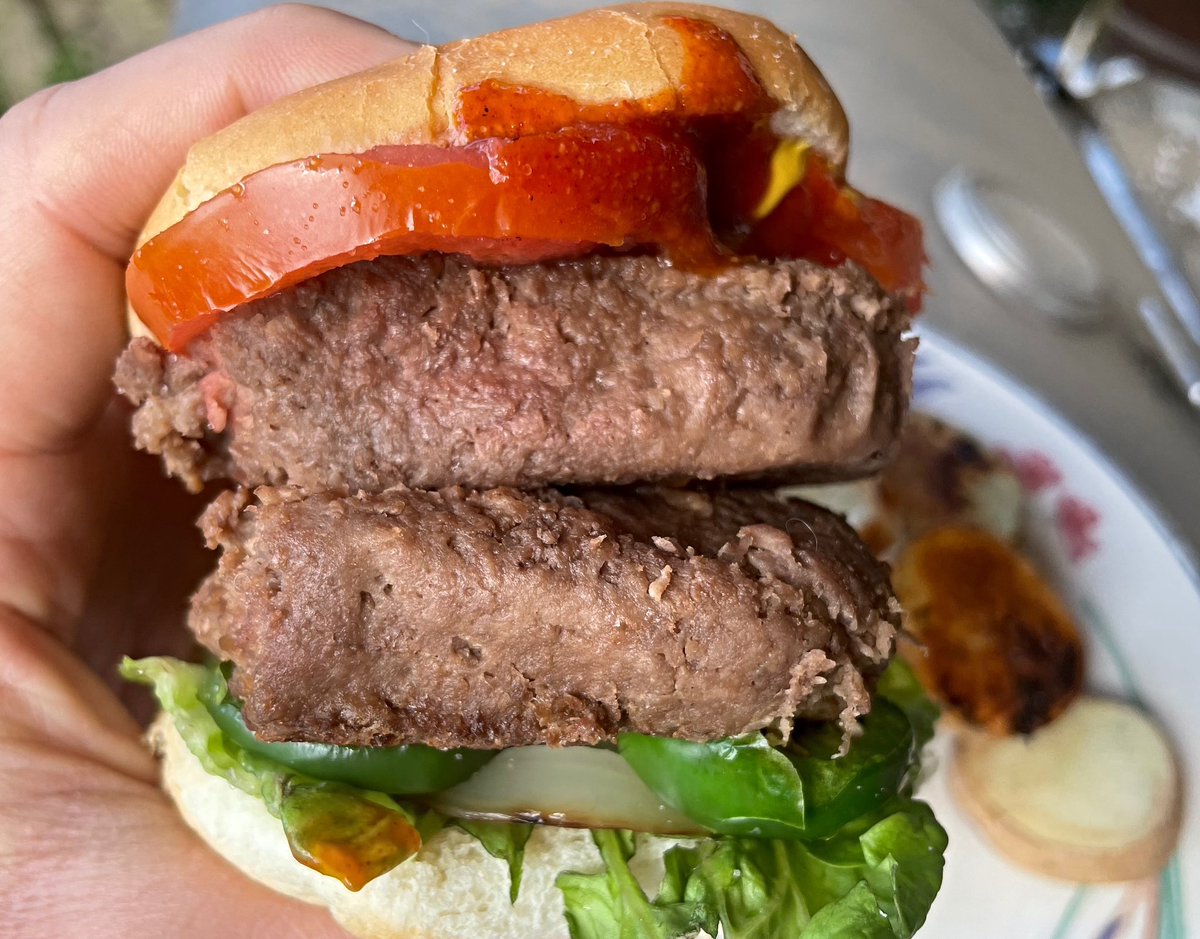 Double Impossible Burger, with Potatoes!
.
#vegan #veganfood #plantbased #veganism #veganfoodporn #veganfoodie #veganfortheanimals #portlandvegans #potato #vegansofportland #vegetarian #veganburgers #pdxvegans #veganmeat #veganburger #vegandinner #impossiblemeat #impossibleburger